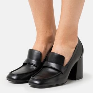Stuart Weitzman Sleek 60 Loafer